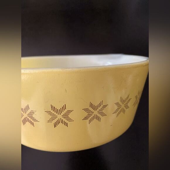 Vintage PYREX ‘Town and Country Stitch Star Snowflake’ #472 Casserole Dish - Picture 3 of 7